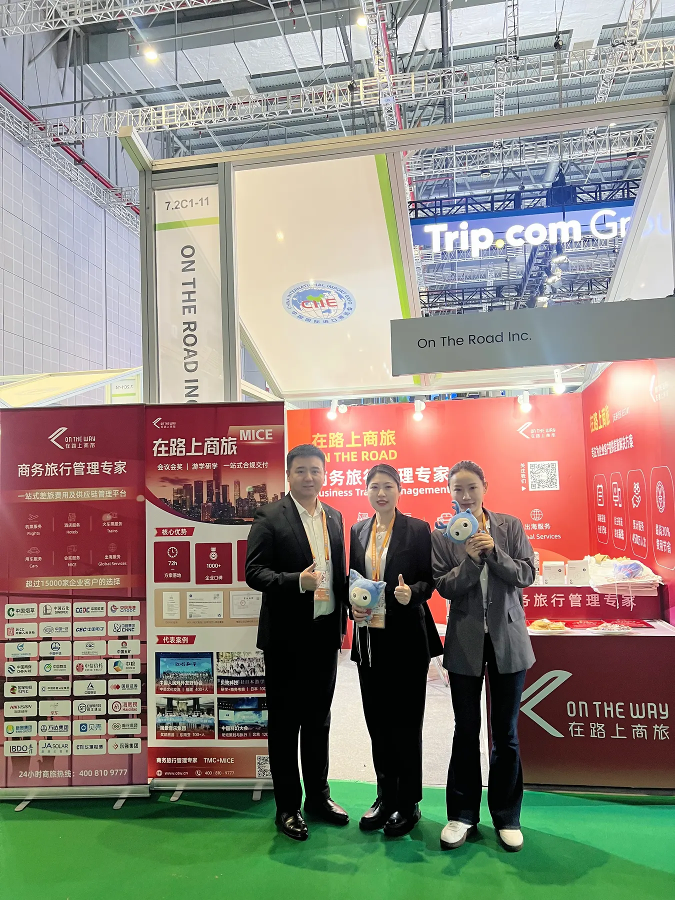 Tengxuan team members standing at a travel industry exhibition booth